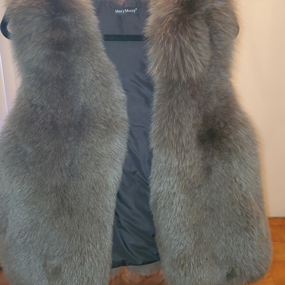 MACY MCCOY FOX FUR VEST - Picture 3 of 6